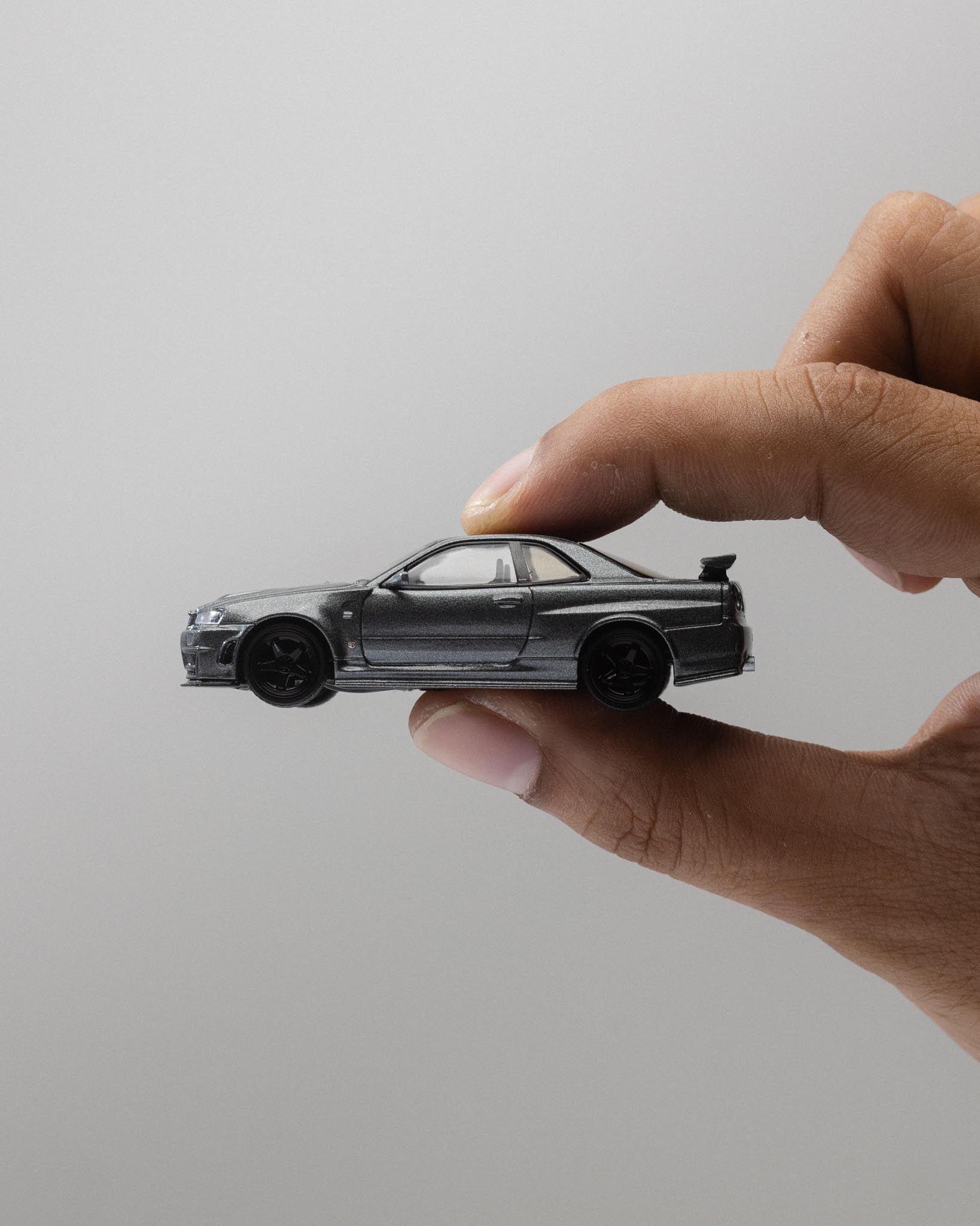 MINIGT - 1/64 日产 Skyline GT-R 深金属灰 (NISMO BNR34 CRS 版)