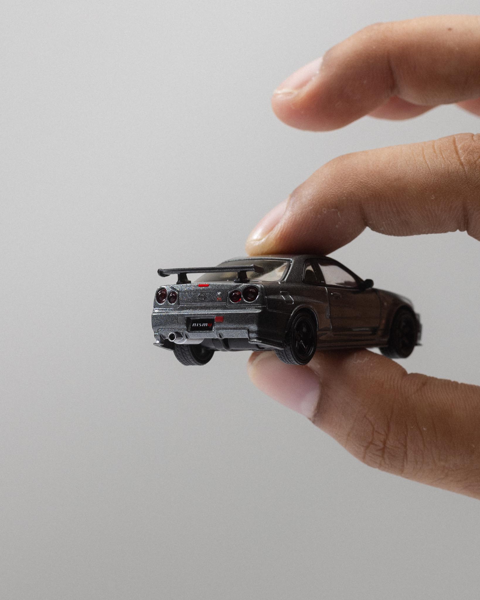 MINIGT - 1/64 日产 Skyline GT-R 深金属灰 (NISMO BNR34 CRS 版)