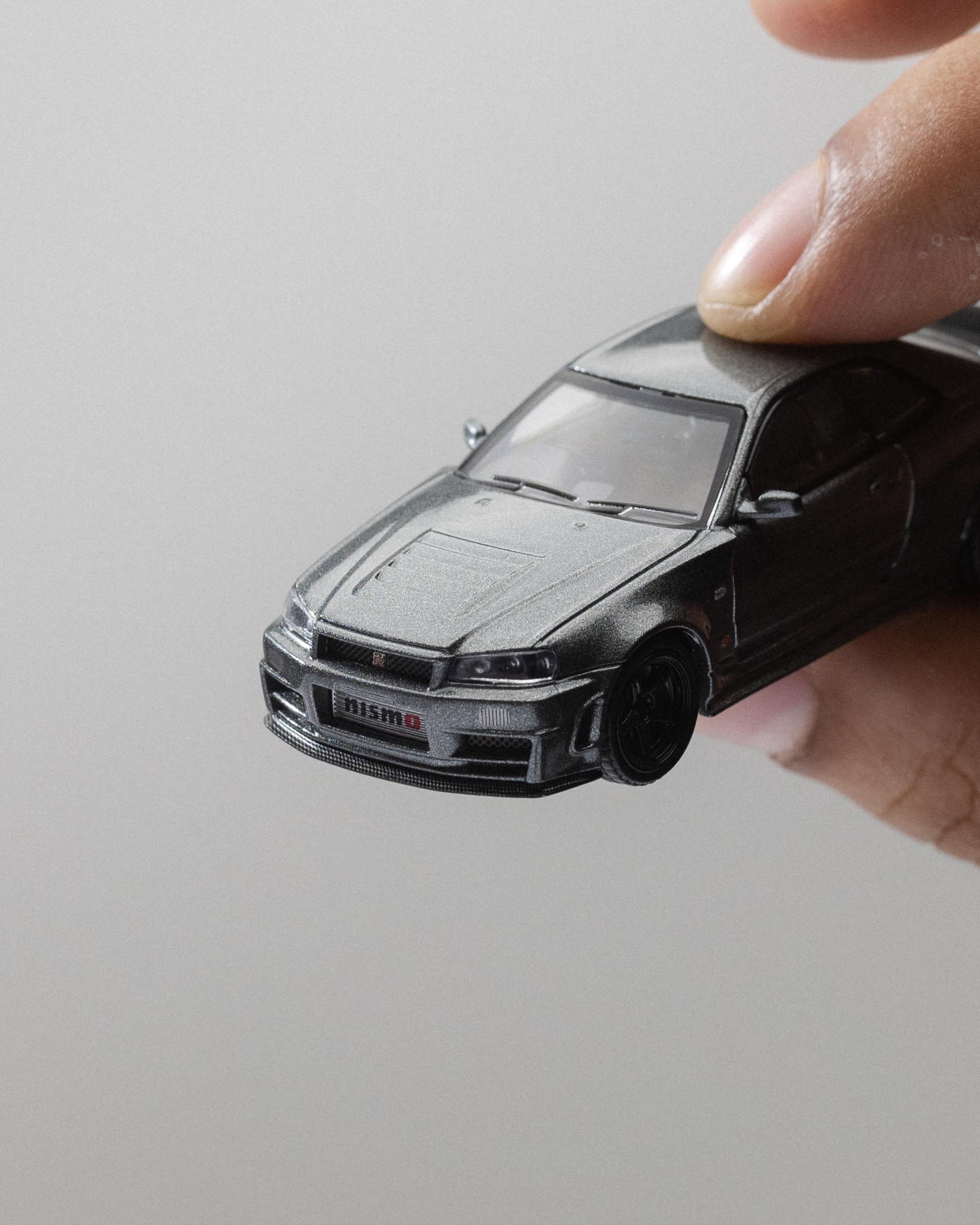 MINIGT - 1/64 日产 Skyline GT-R 深金属灰 (NISMO BNR34 CRS 版)