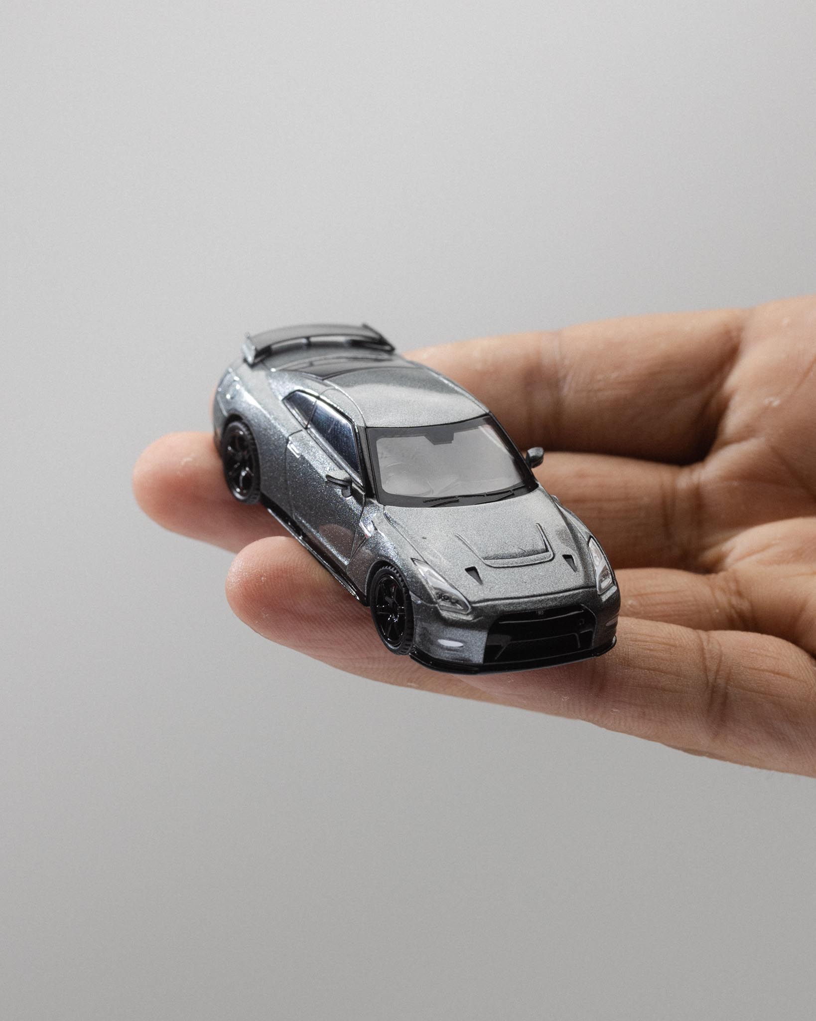MINIGT - 1/64 日产 Skyline GT-R 深金属灰 (NISMO BNR34 CRS 版)