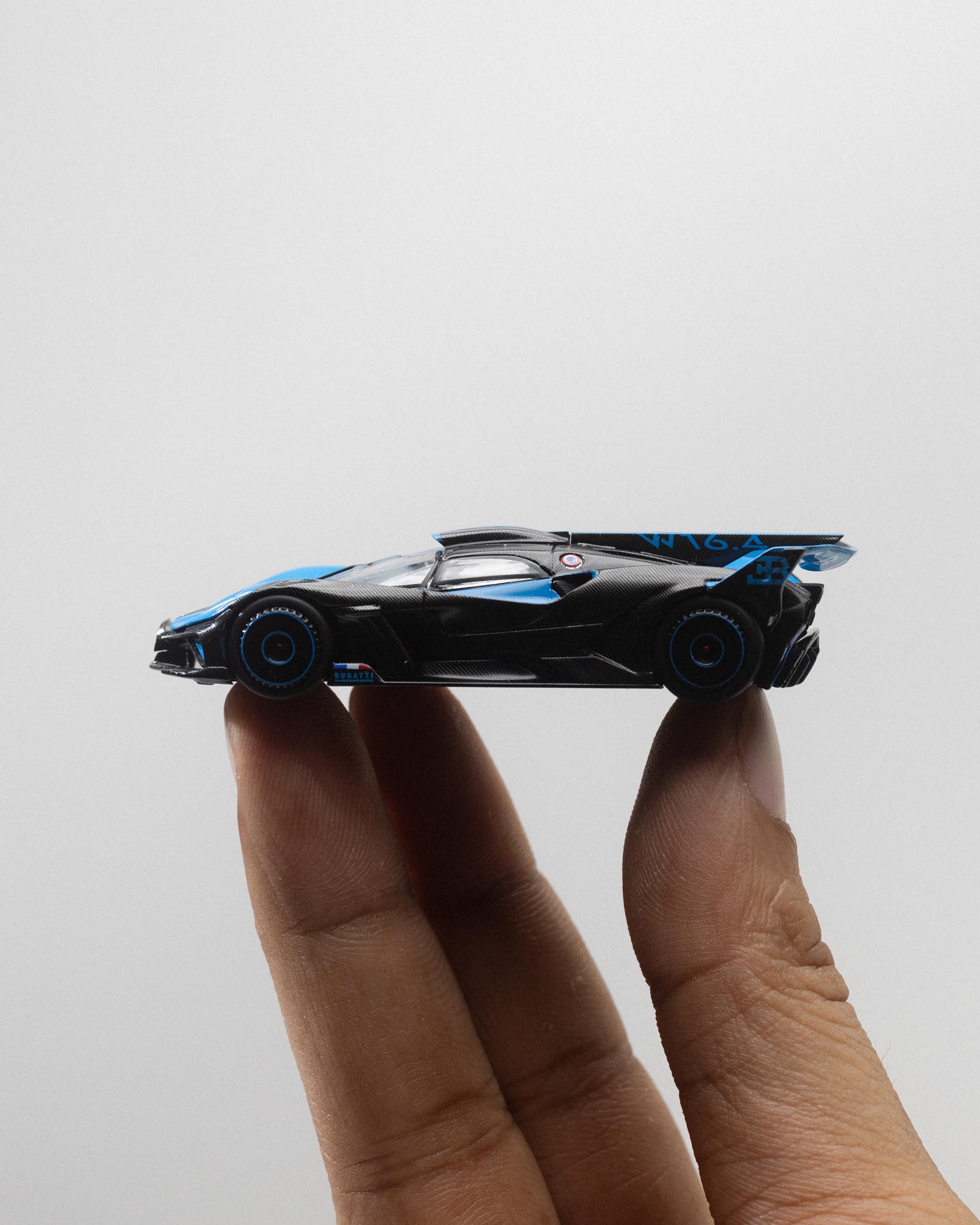 Mini GT 1/64 布加迪 BOLIDE 亮相