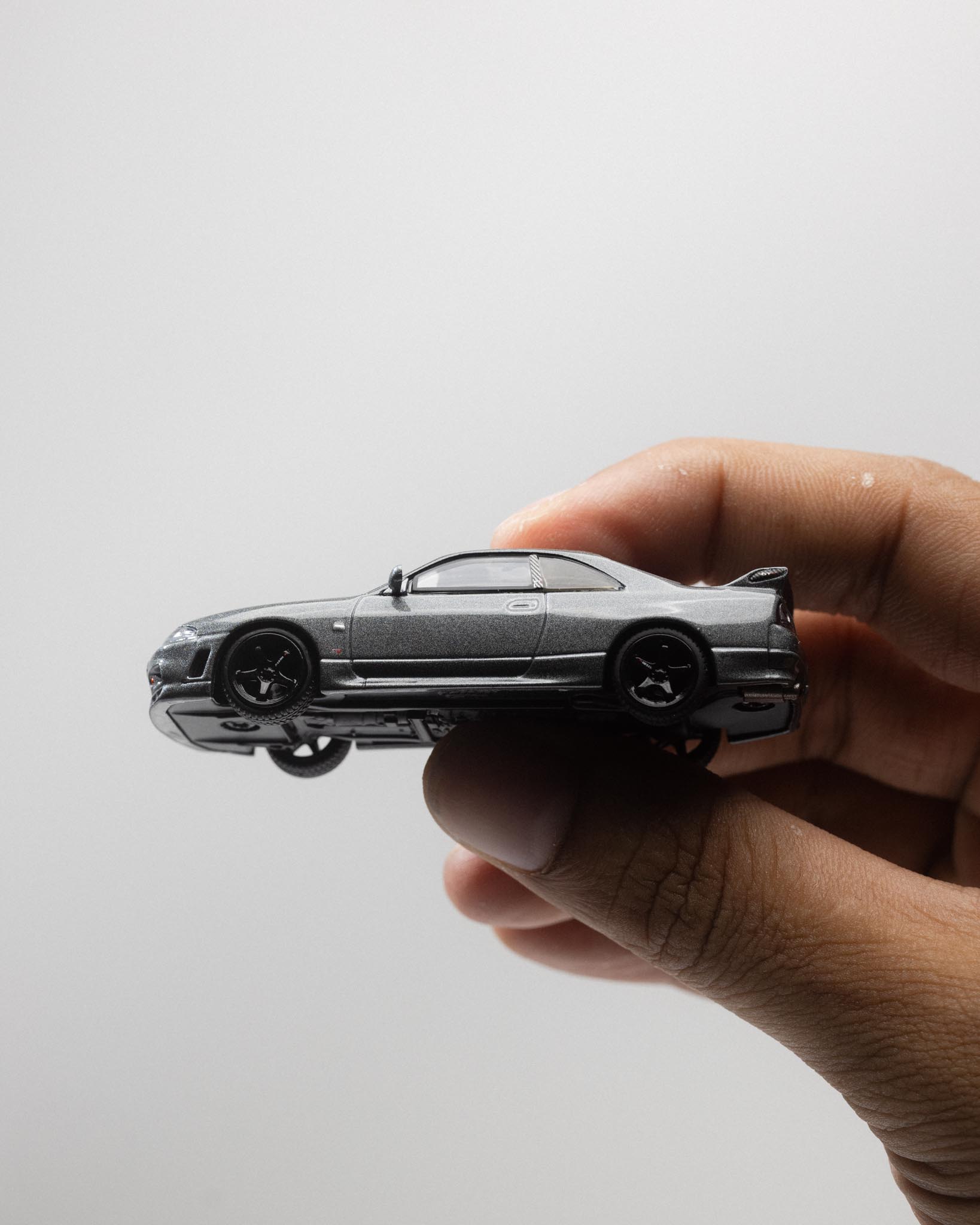 MINIGT 1/64 - 尼桑 Skyline GT-R 深金属灰 (NISMO BCNR33 CRS 版本)