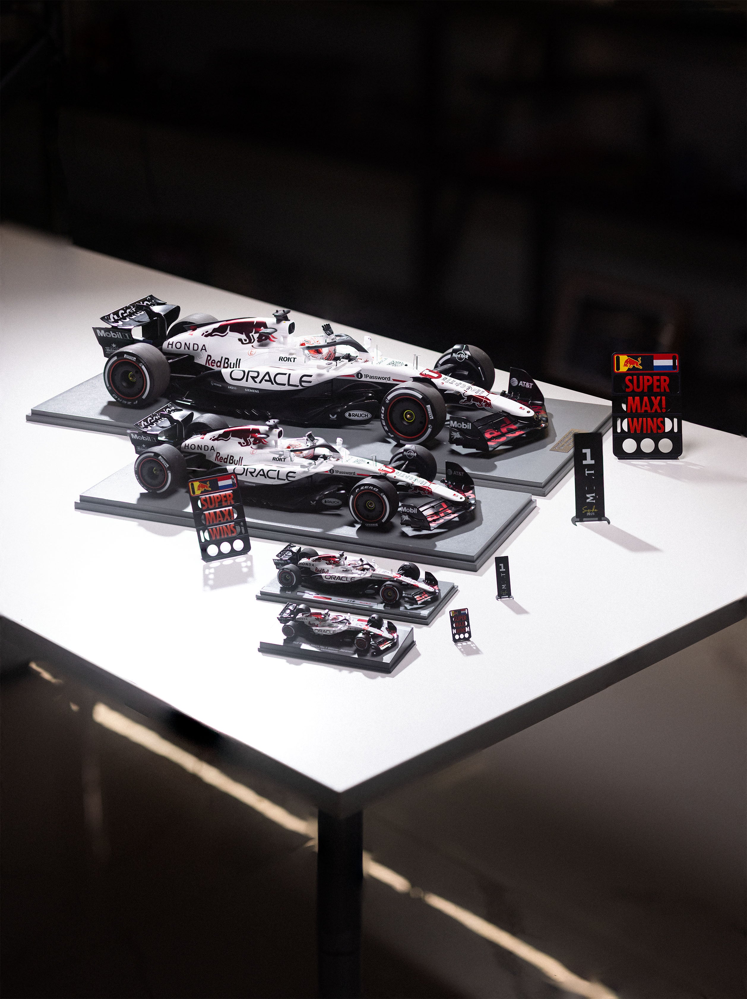( Whole scale ) 2025 MAX VERSTAPPEN JAPANESE GP WINNER #1 RED BULL RB21