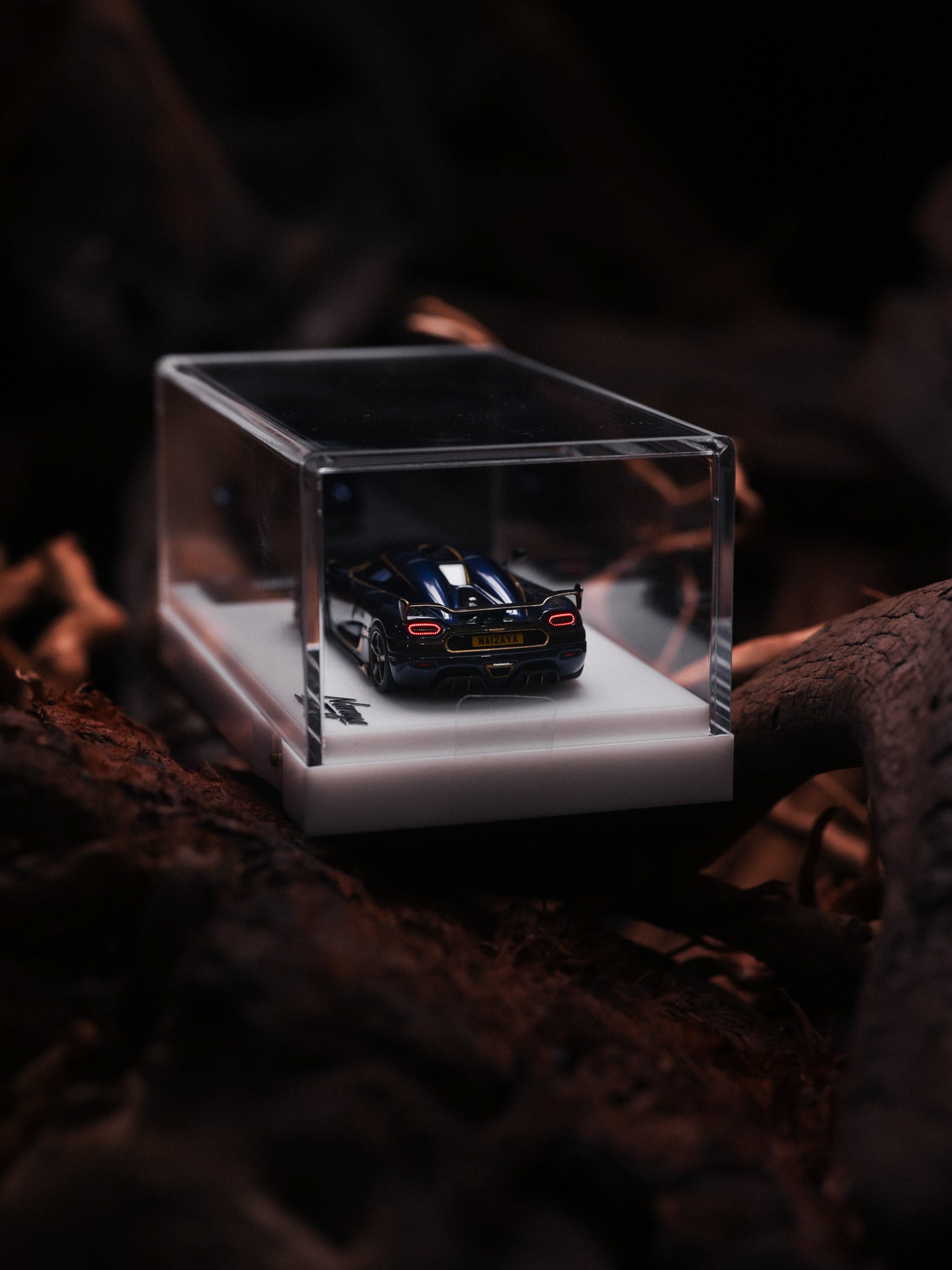 DUO 1/64 Resin Koenignsegg Agera RS Naraya Blue carbon/gold with Lighting