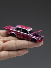 KAIDO HOUSE X MINI GT 1:64 达特桑 510 PRO STREET BUTA V1 – 粉色 KHMG161