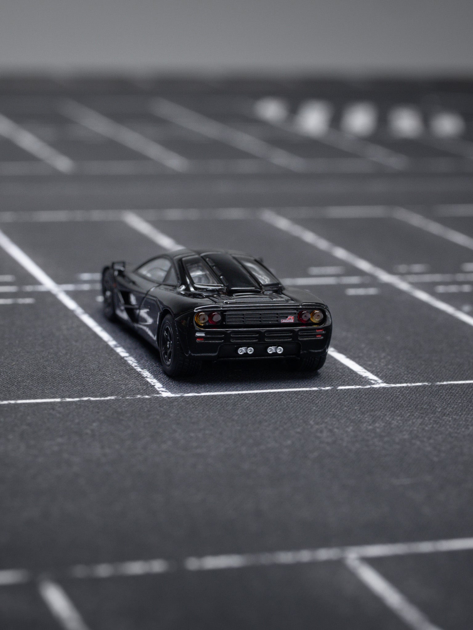 POP Race 1:64 McLAREN F1 - JET BLACK