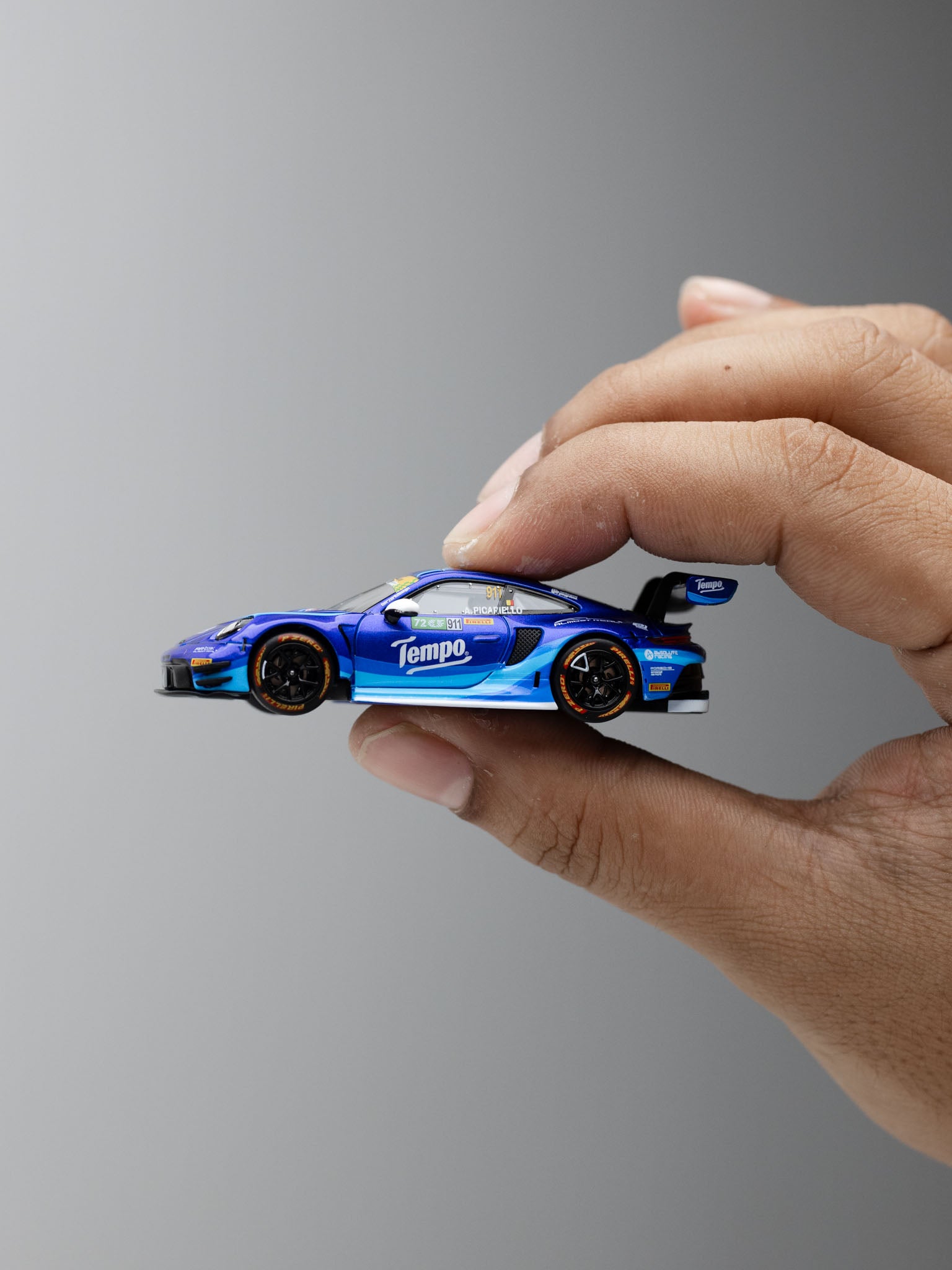 AR Box 1:64 Porsche 992 GT3 R