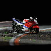 MOREART 1:64 本田 CBR1100XX 红白拉花摩托车人偶套装 树脂模型
