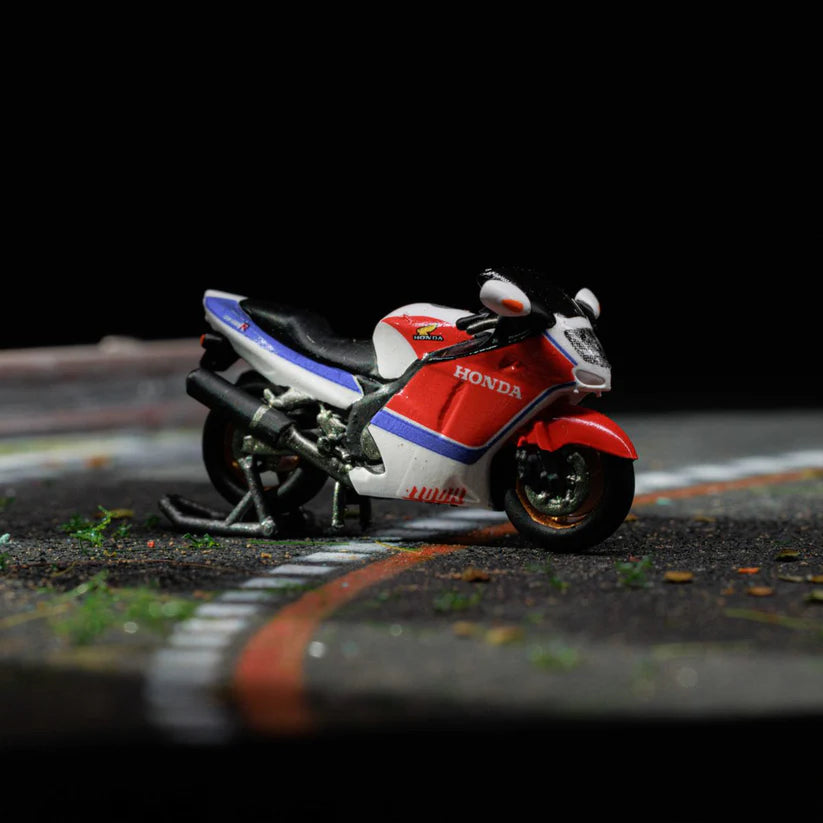 MOREART 1:64 本田 CBR1100XX 红白拉花摩托车人偶套装 树脂模型