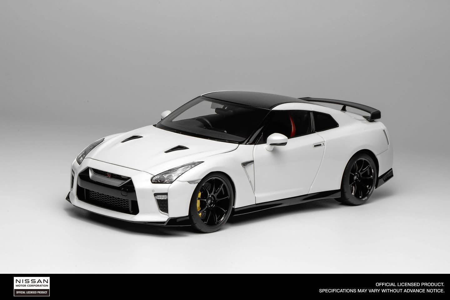 MOTORHELIX - 日产GT-R (R35) Track Edition Engineered by NISMO T-Spec 2022 亮光珍珠白