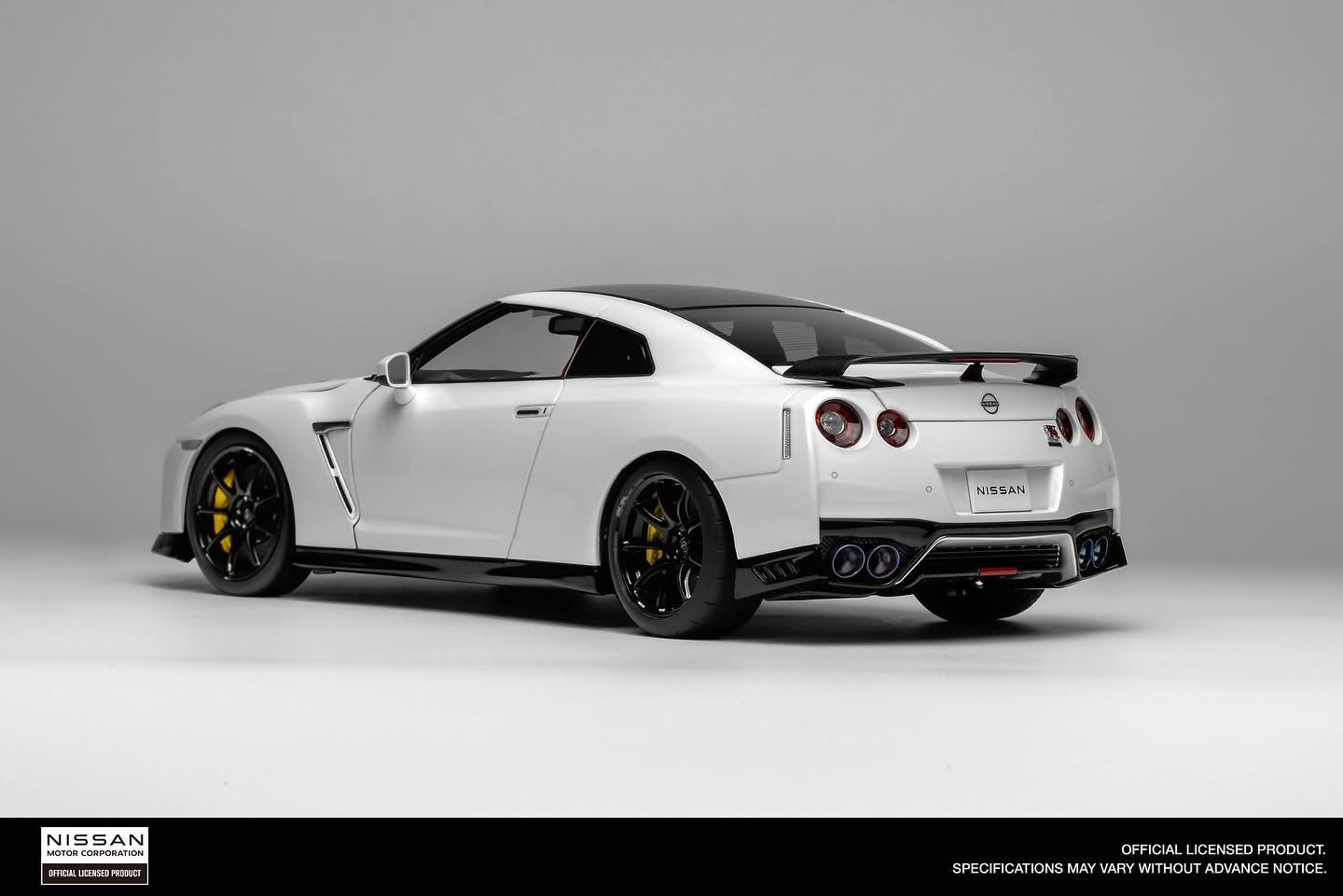 MOTORHELIX - 日产GT-R (R35) Track Edition Engineered by NISMO T-Spec 2022 亮光珍珠白