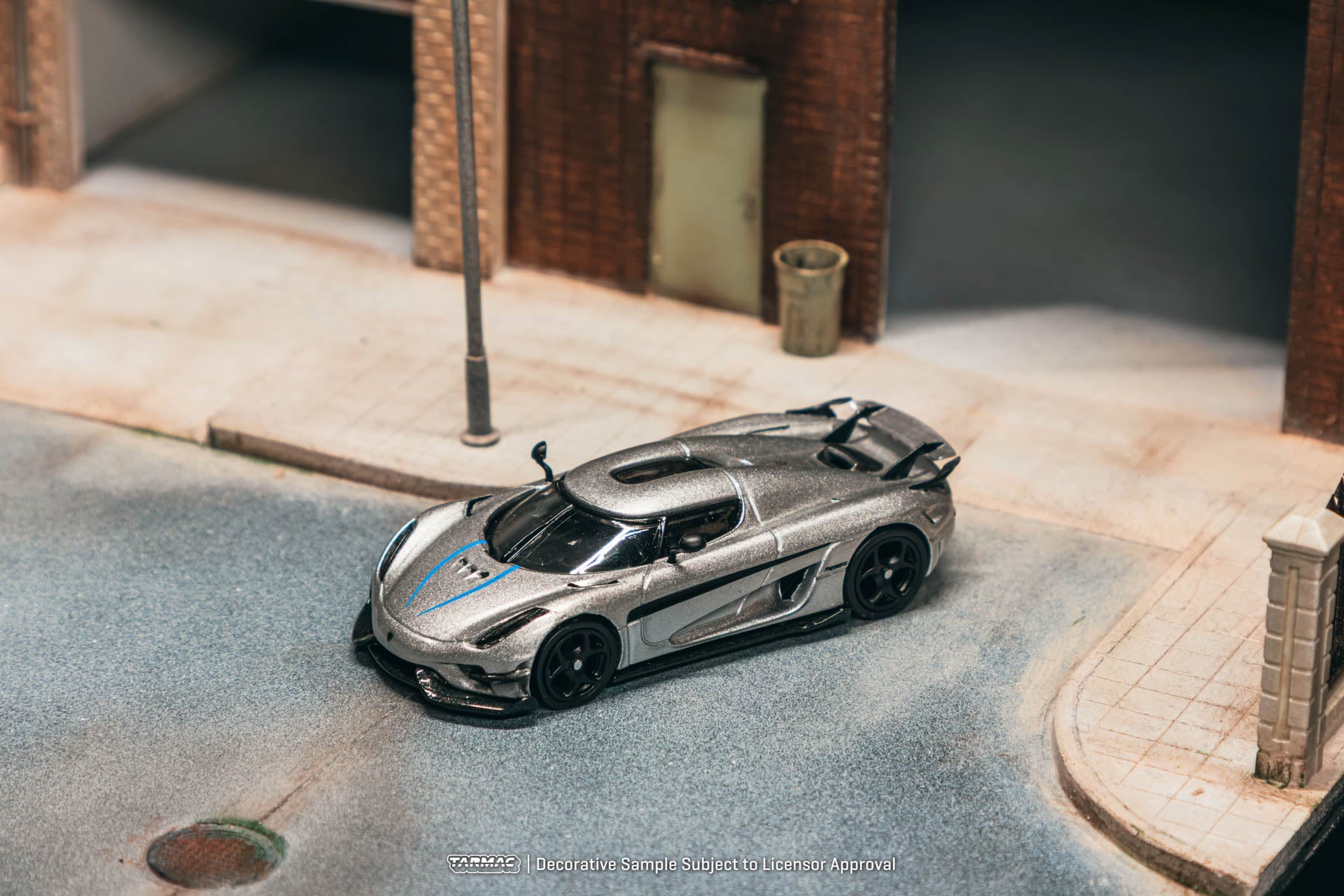 Tarmac Works - Koenigsegg Regera  Silver Metallic / Blue Accents