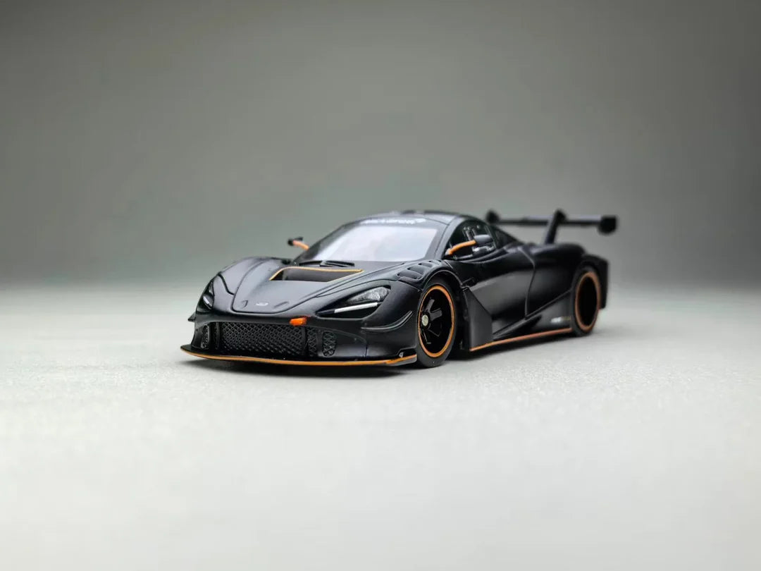 CM MODEL - 1:64 迈凯伦塞纳GTR – 金属银灰